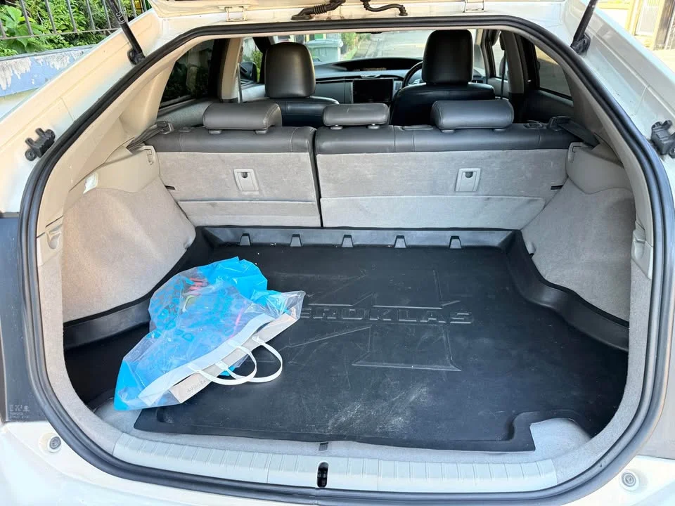2011 Toyota Prius III 2