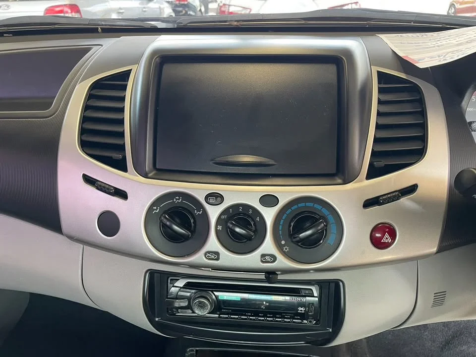 2011 Mitsubishi Triton IV 3