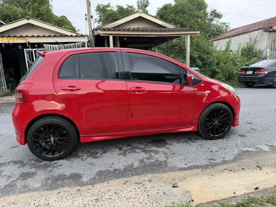 Toyota Yaris II 2