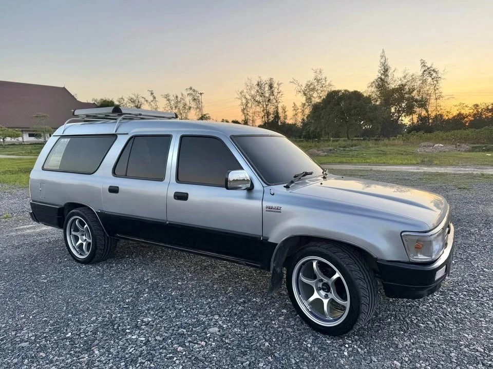 1996 Toyota Hilux Surf II 2
