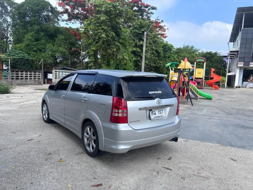2005 Toyota Wish I 2