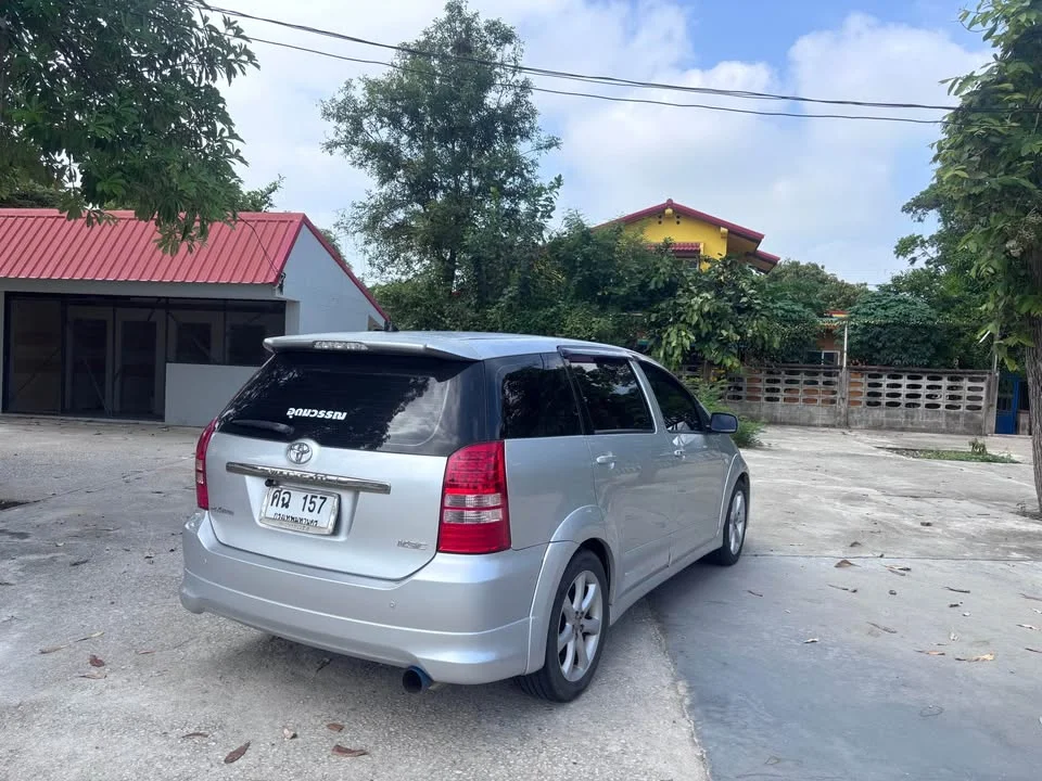 2005 Toyota Wish I 3