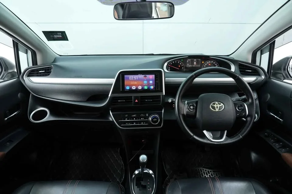 2017 Toyota Sienta II 2