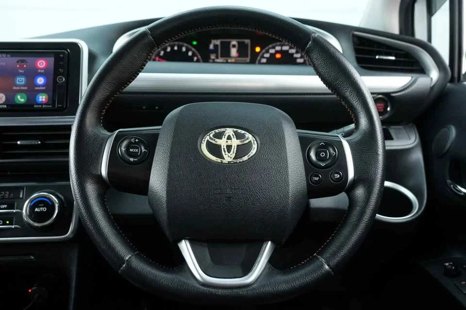 2017 Toyota Sienta II 3