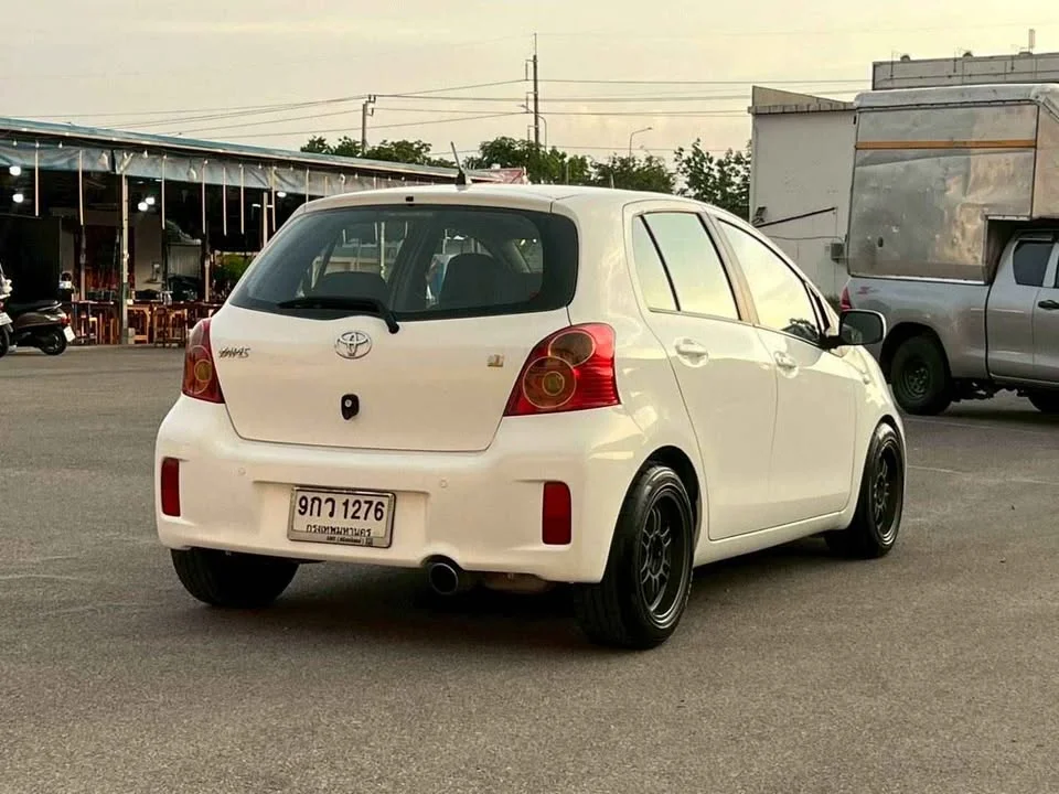 2013 Toyota Yaris II 2