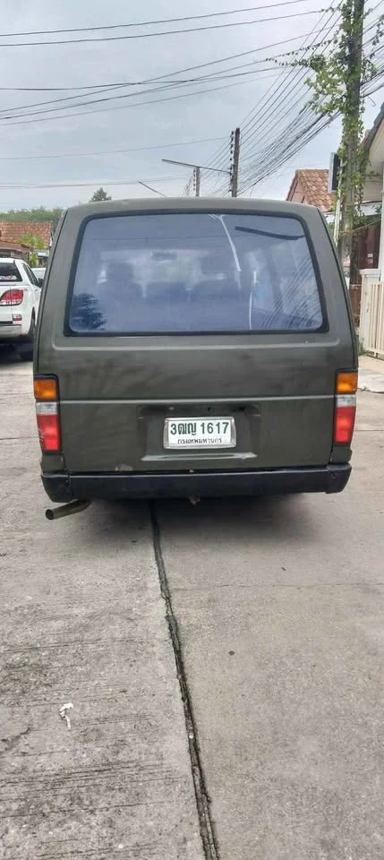1997 Toyota Commuter III 2