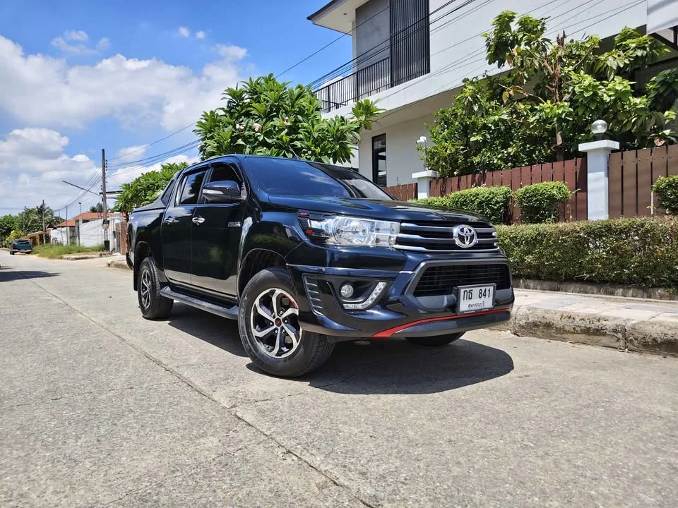 2017 Toyota Hilux VIII 2