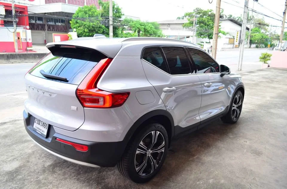 2021 Volvo XC40 2