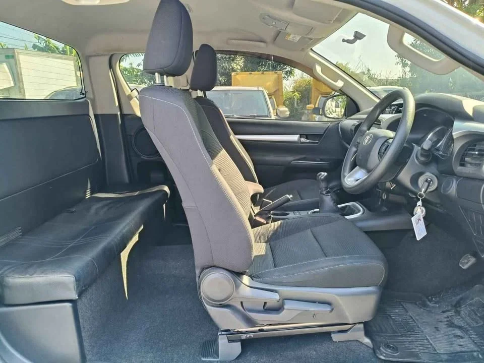 2023 Toyota Hilux VIII 2