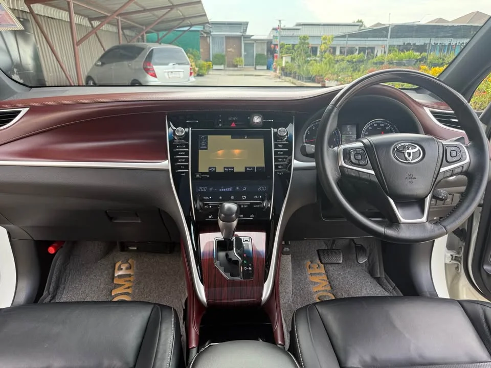 2014 Toyota Harrier III 3