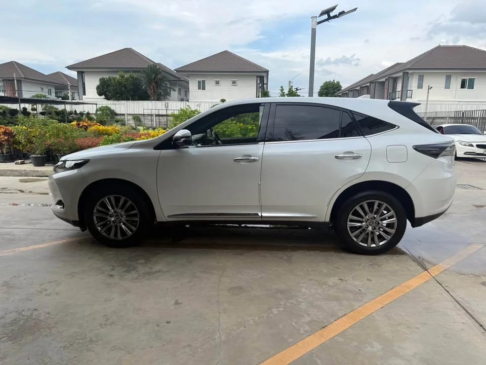 2014 Toyota Harrier III 2
