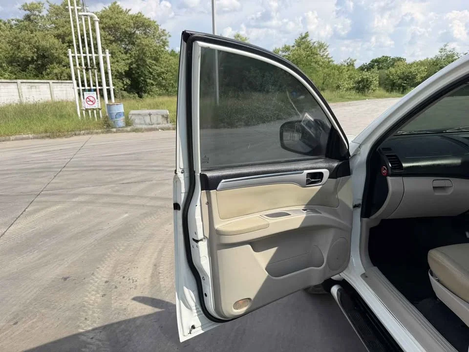 2010 Mitsubishi Pajero Sport II 2