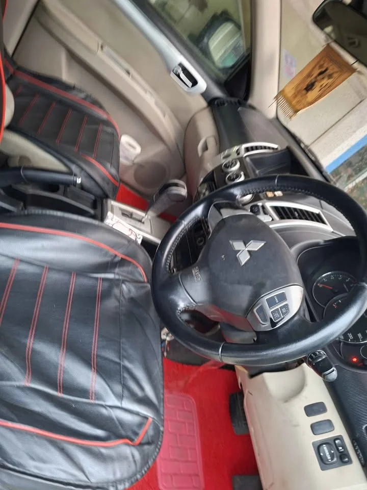 2012 Mitsubishi Pajero Sport II 2