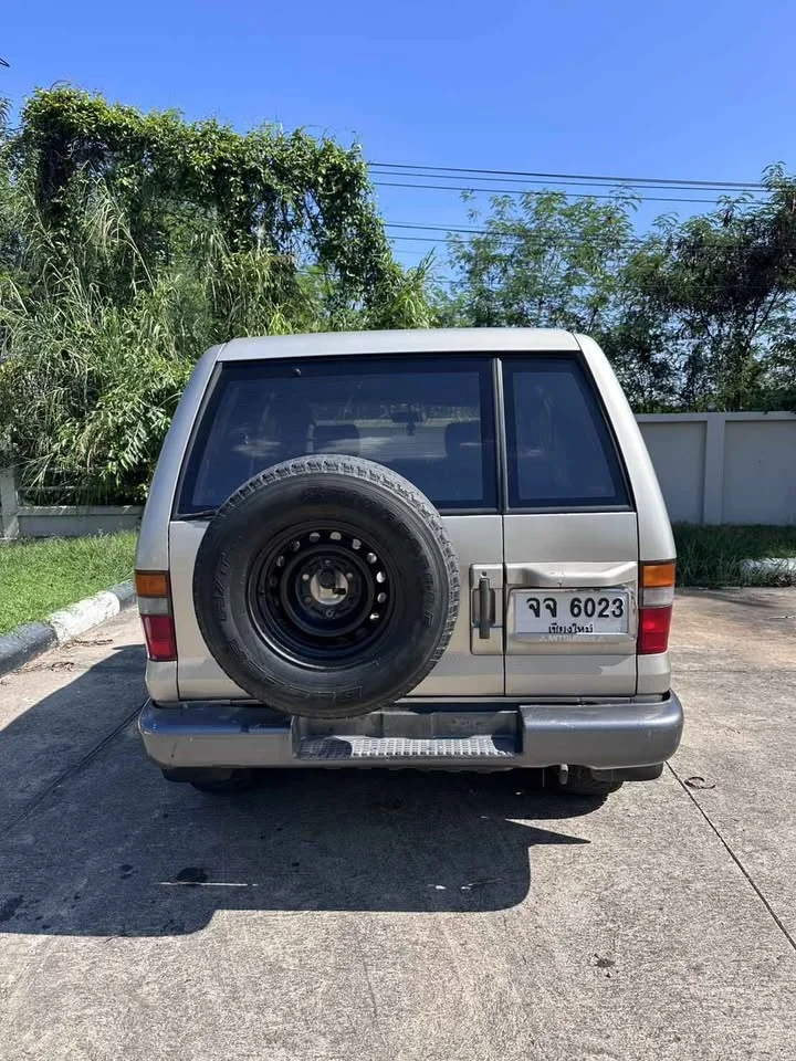 1995 Isuzu Trooper II 2