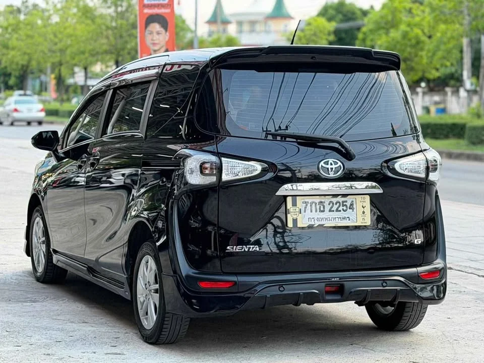 2017 Toyota Sienta II 3