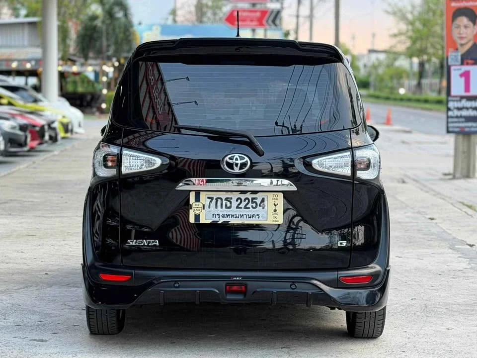 2017 Toyota Sienta II 2