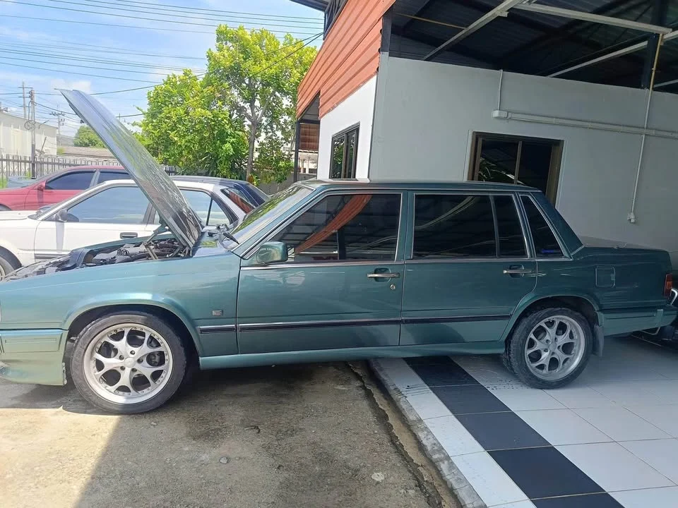 1990 Volvo 700 Series 3