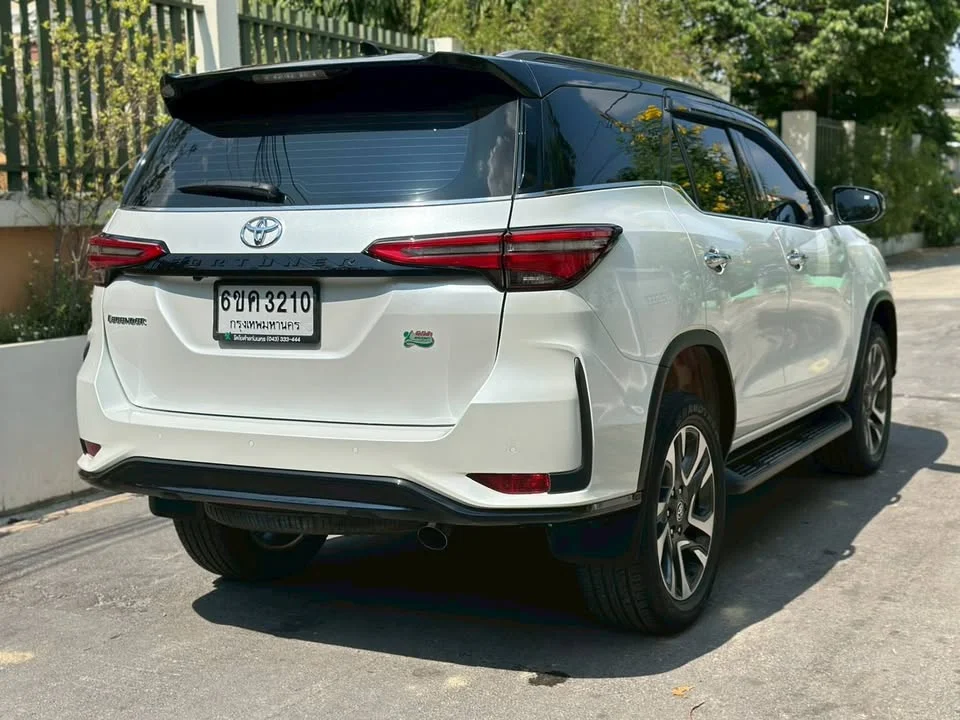 2023 Toyota Fortuner II 2