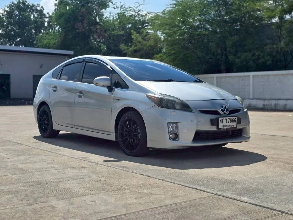 2011 Toyota Prius III 3