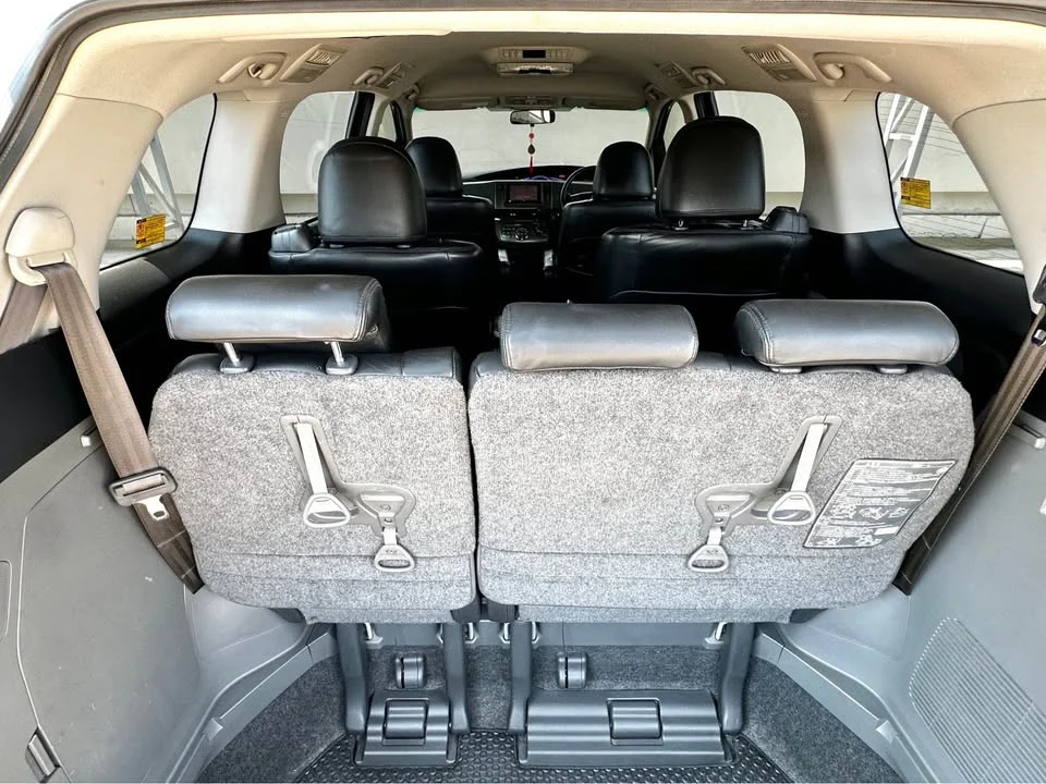 2013 Toyota Estima III 2