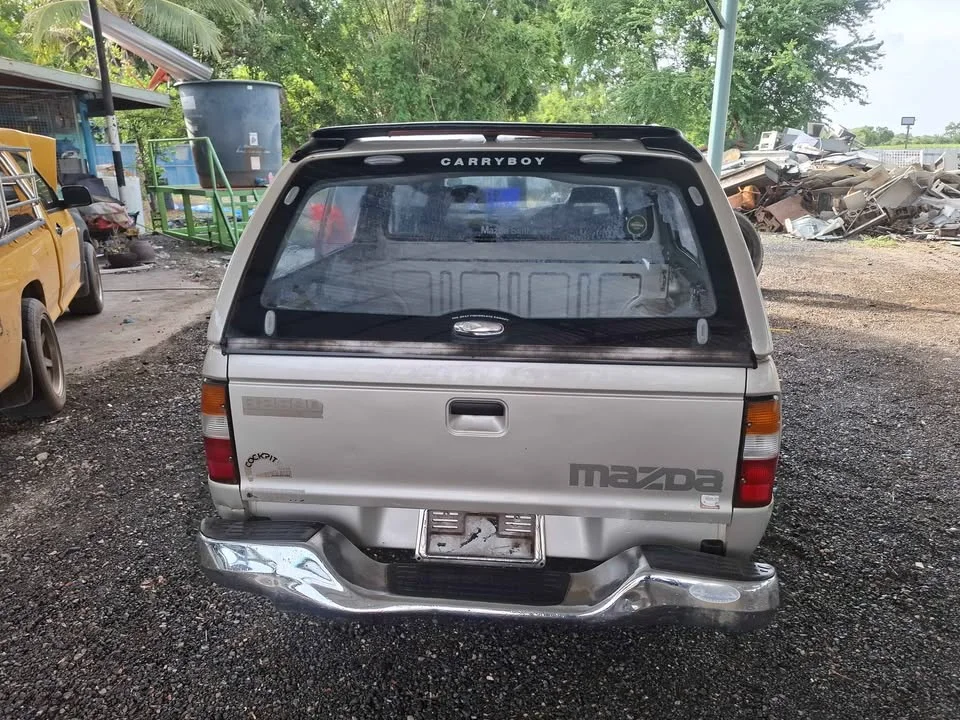 2000 Mazda 2500 Fighter V 2