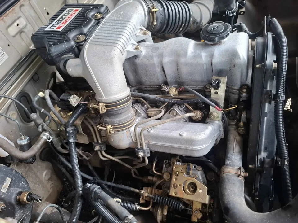 2000 Mazda 2500 Fighter V 3