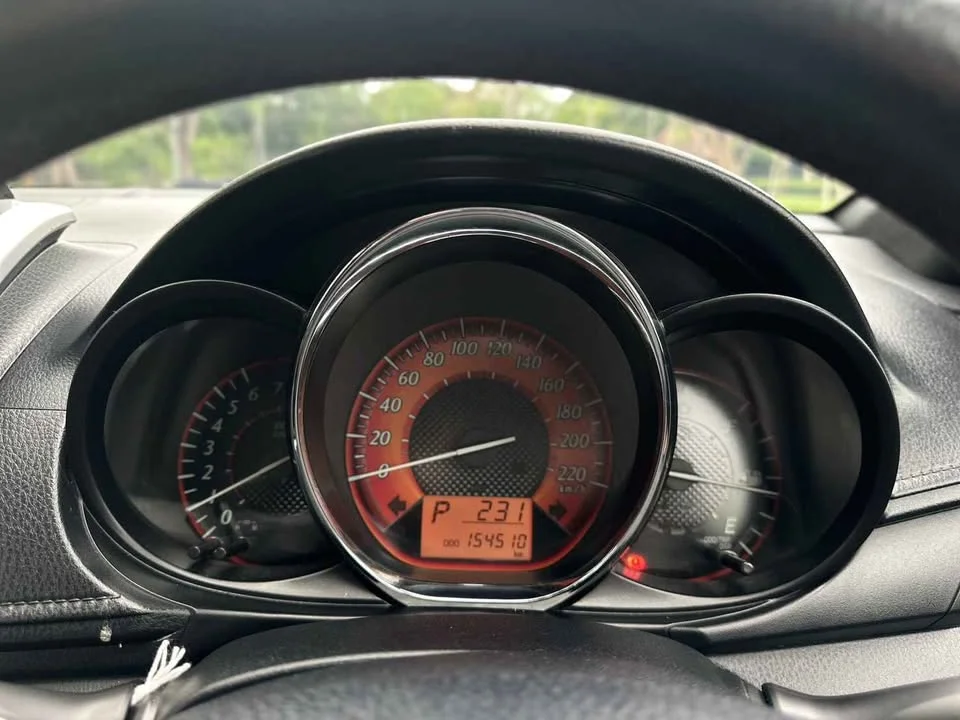 2015 Toyota Yaris III 2