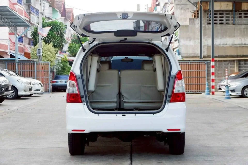 2012 Toyota Innova I 2