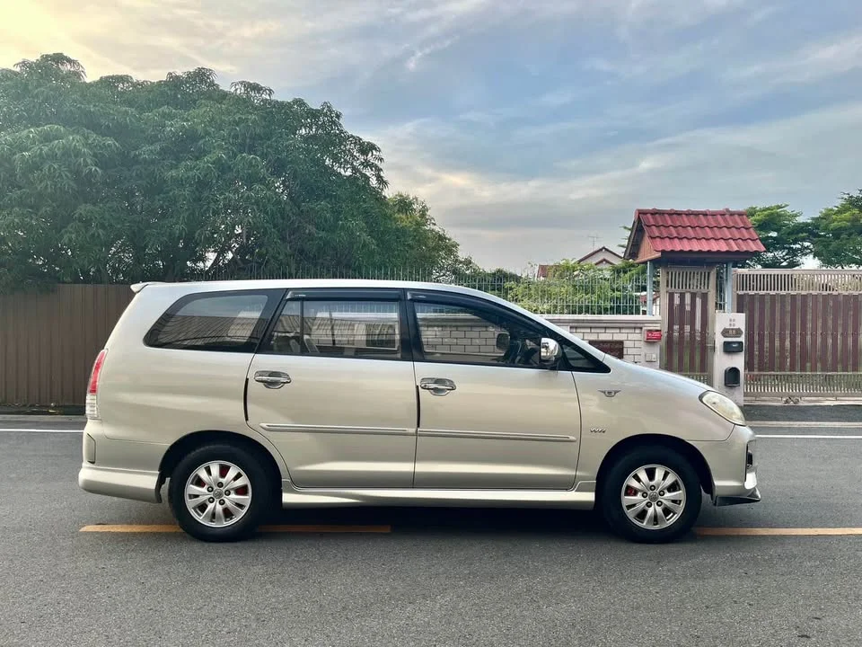 2011 Toyota Innova I 3