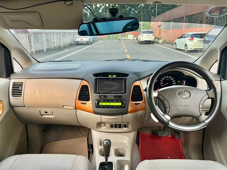 2011 Toyota Innova I 2