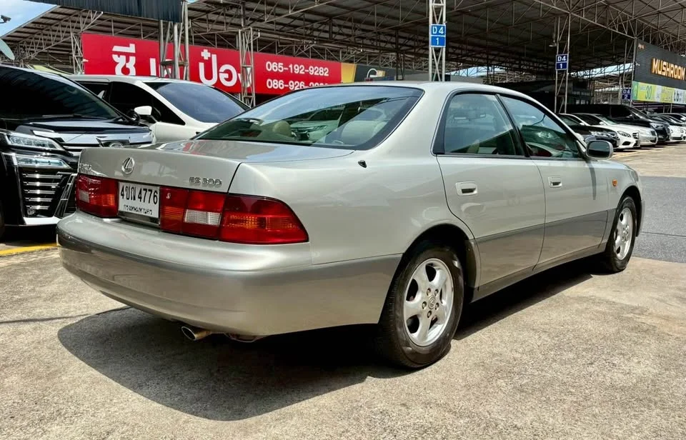 1997 Lexus ES III 2