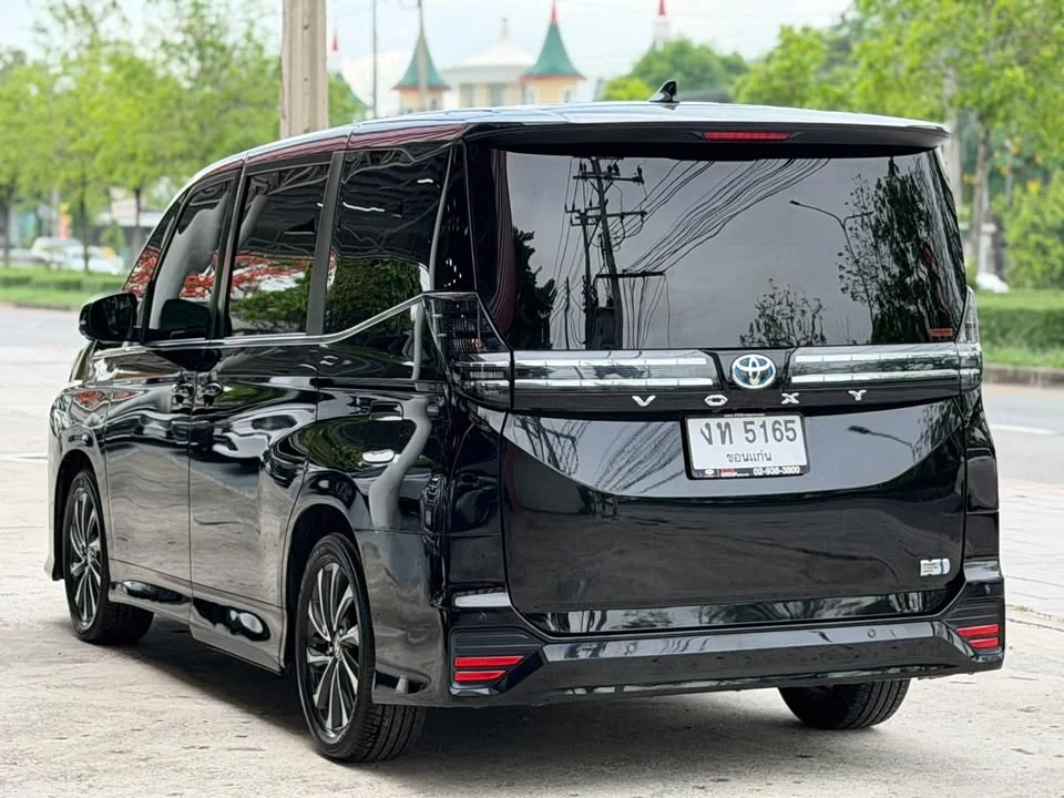 2022 Toyota Voxy IV 3