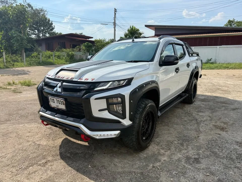 2022 Mitsubishi Triton V 3