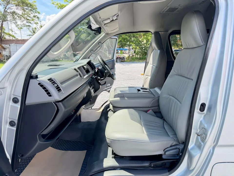 2009 Toyota Commuter V (H200) 2