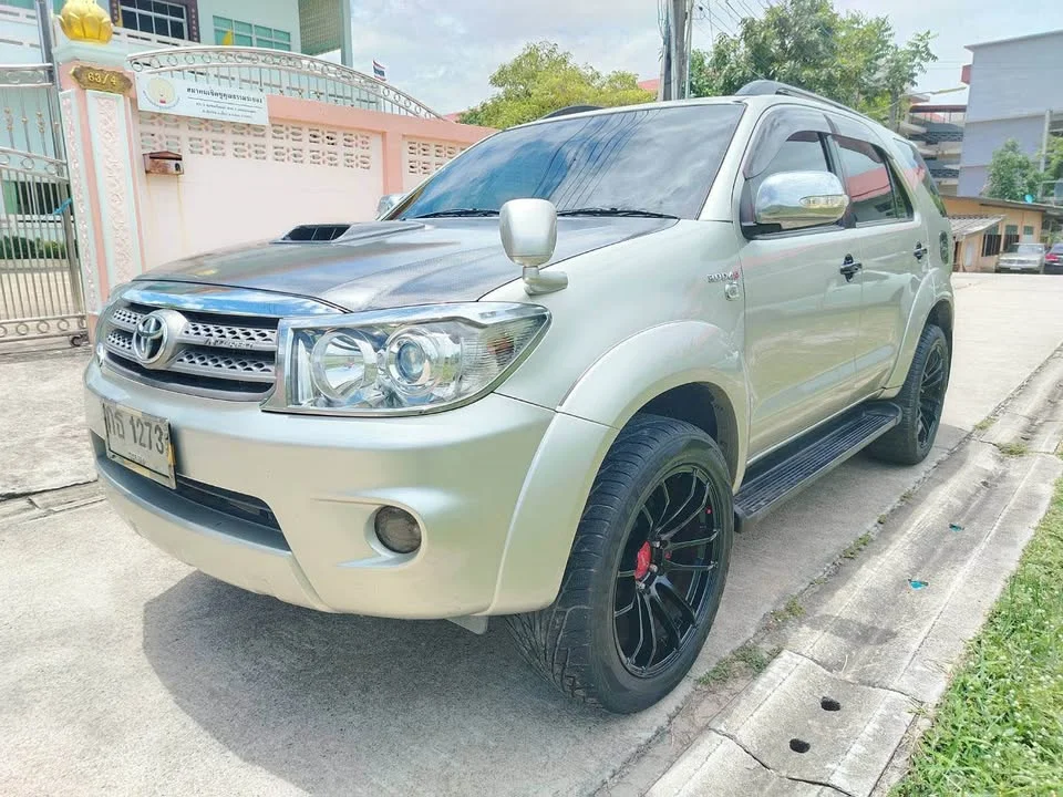 2010 Toyota Fortuner I 3