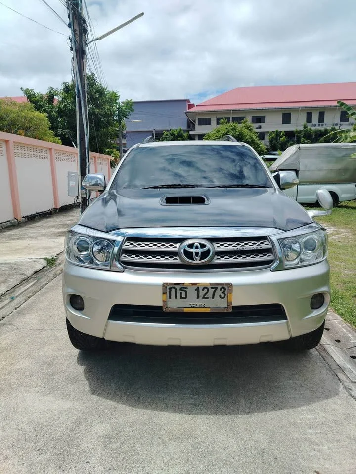 2010 Toyota Fortuner I 2