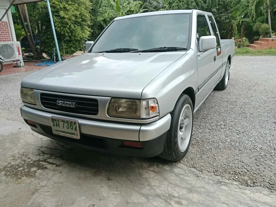 1997 Isuzu TFR III 2