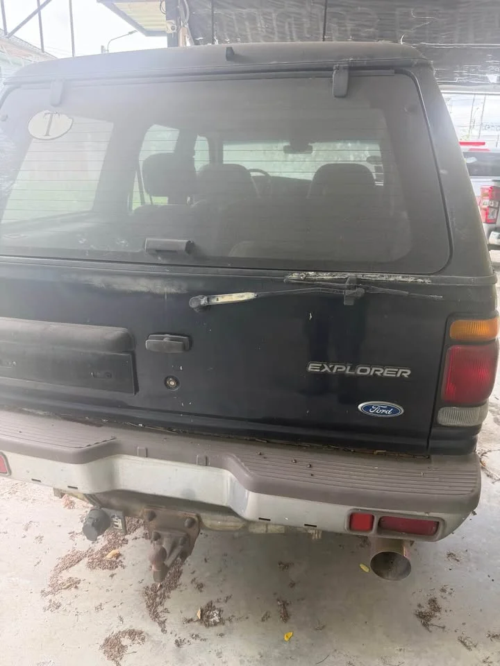 1996 Ford Explorer II 3