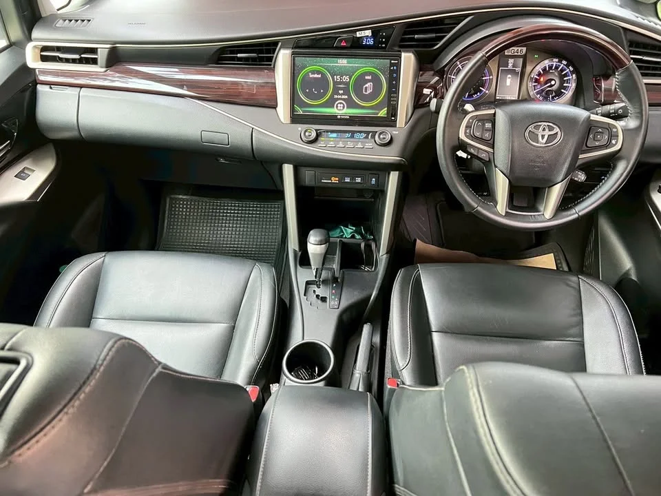 2022 Toyota Innova II 2