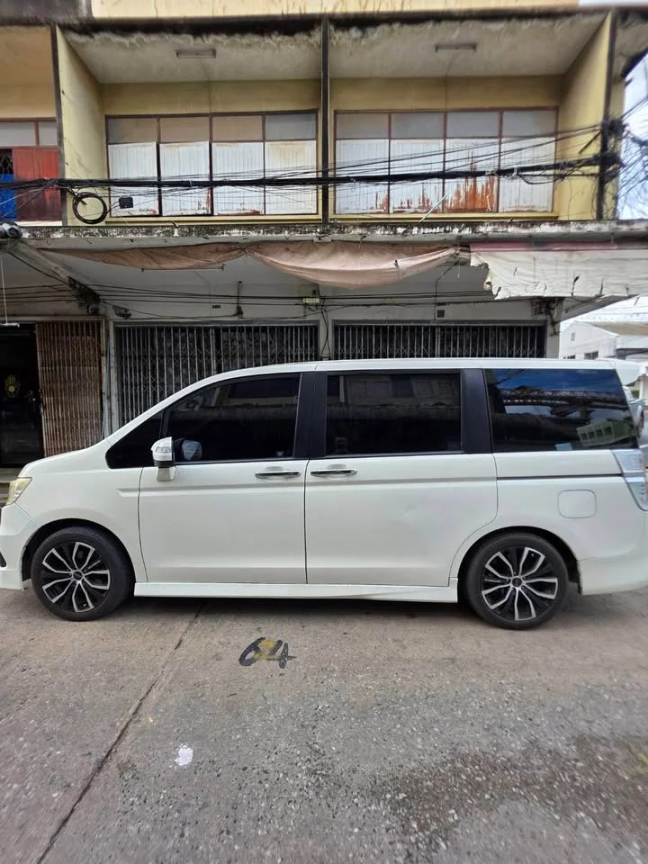 2012 Honda Stepwgn IV 3