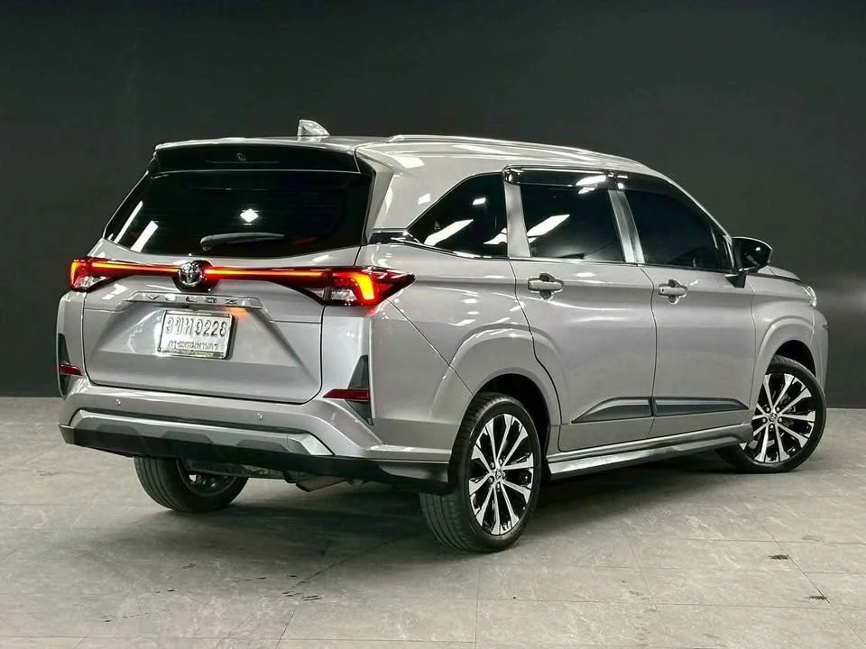 2023 Toyota Veloz III 2
