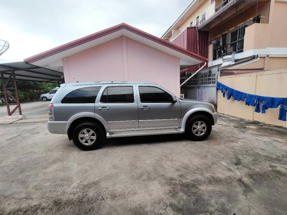 2005 Isuzu MU-7 2