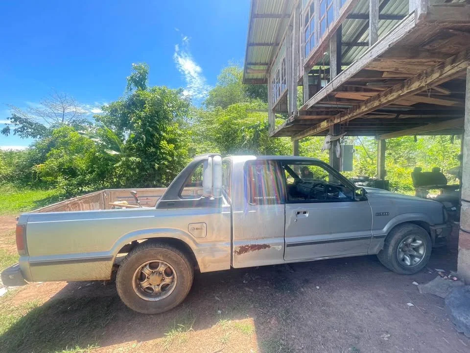 1990 Mazda B2500 IV 2