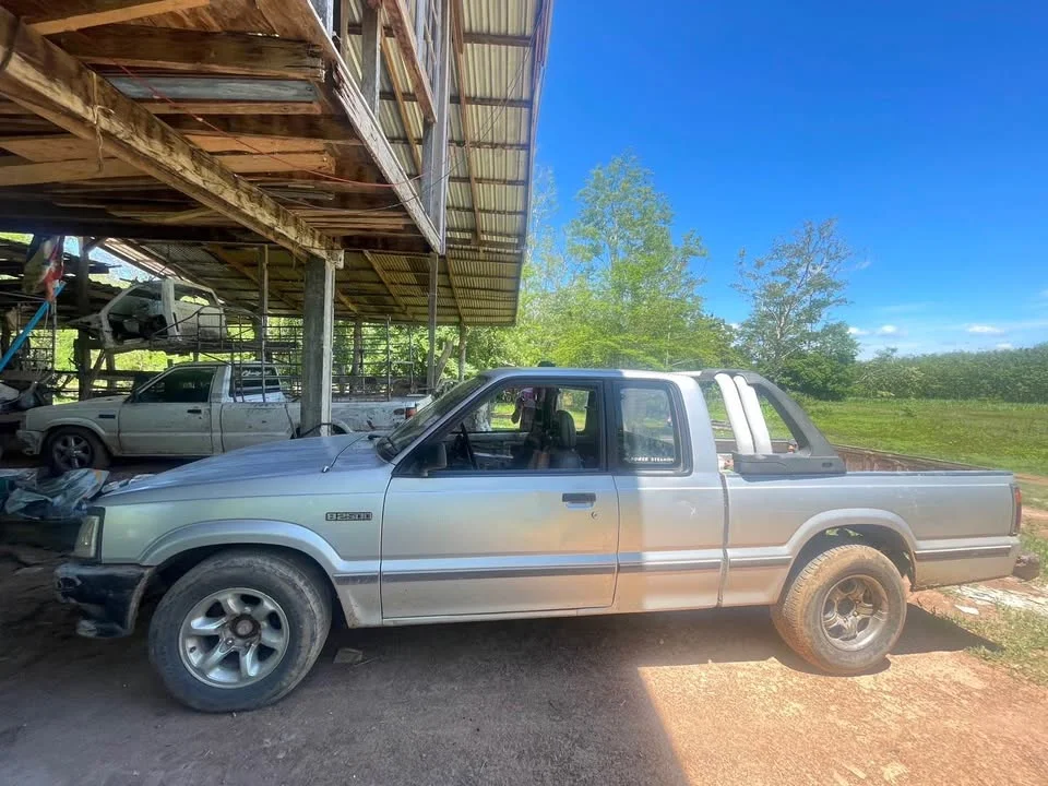 1990 Mazda B2500 IV 3
