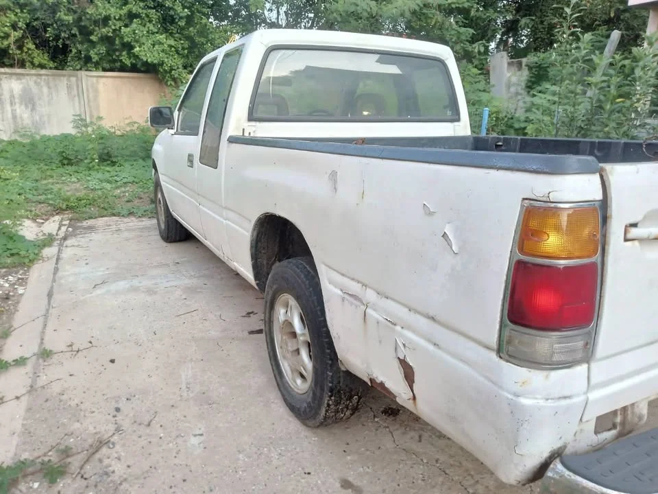 1993 Isuzu TFR III 2
