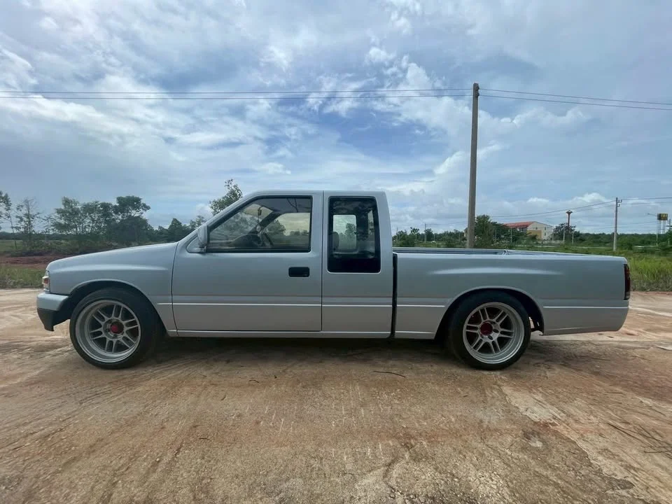1996 Isuzu TFR III 3
