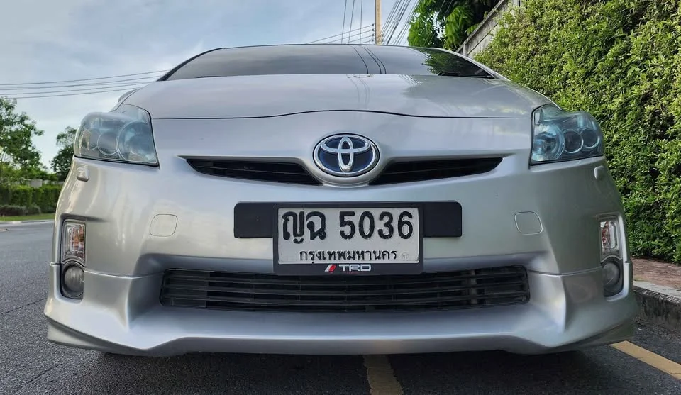 2011 Toyota Prius III 2