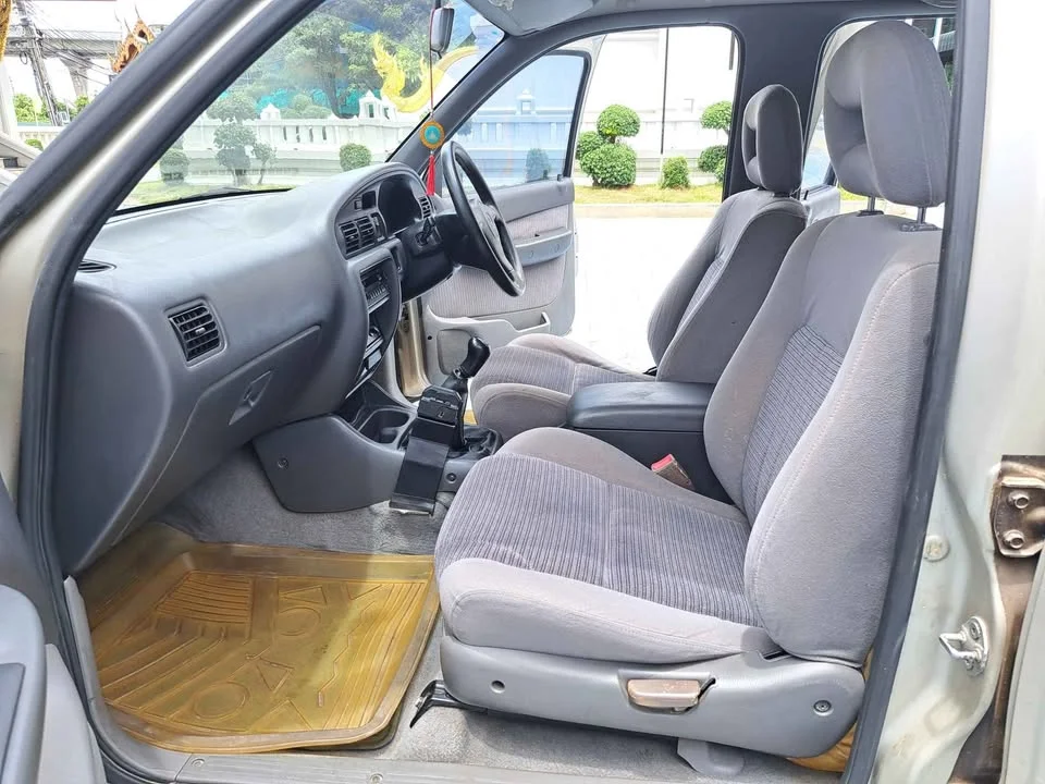 2001 Mazda 2500 Fighter V 2