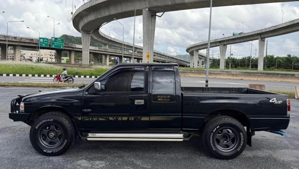 1997 Isuzu TFR III 2