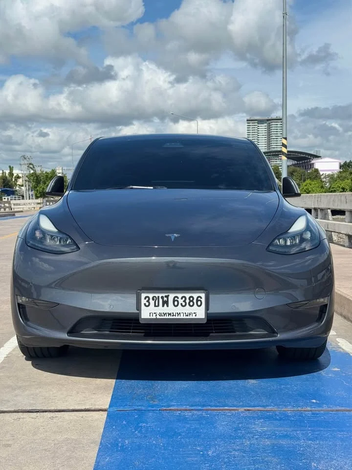 2023 Tesla Model Y 2